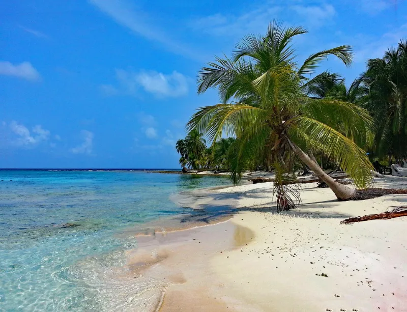 Vista playa Isla de San Blas - qué hacer en Panamá